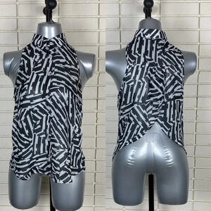 3/$15 Chevron black white geometric high neck sleeveless twist back top sz med
